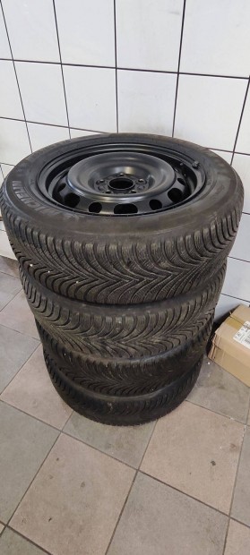 Mazda 3 205/60R16 tli garnitra