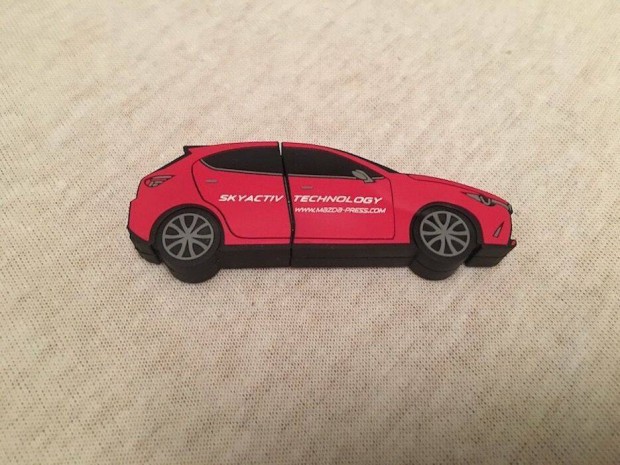 Mazda 3 2.0 USB pendrive 4 GB