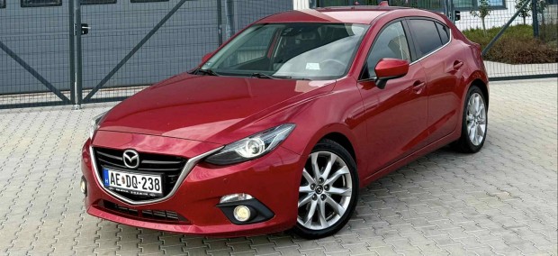 Mazda 3 2.2 D Challenge / 1.Tulaj/ Vals KM / H...