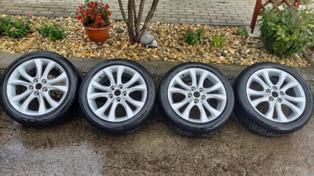 Mazda 3 5 alufelni 5x114,3 Nokian téligumikkal