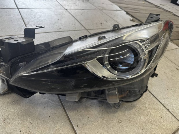 Mazda 3 BM bi-xenon B.E fényszóró BJR251040