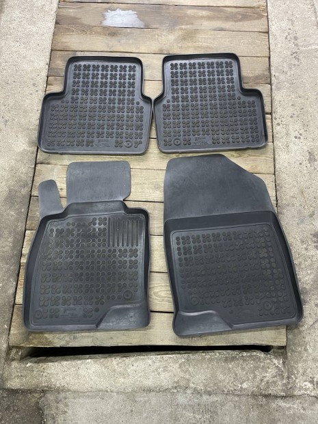 Mazda 3 BM m�retpontos gumisz�nyeg, csomagt�r t�lca 2014-2018