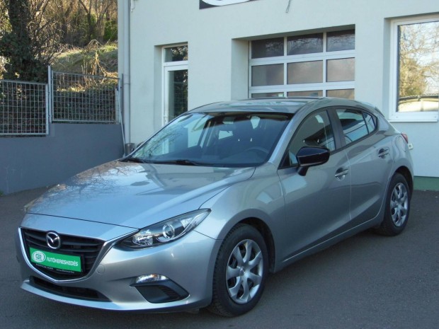 Mazda 3 Sport 1.5 Attraction Szervizkönyv-Klíma...