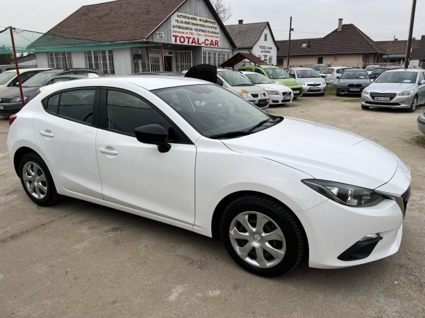Mazda 3 Sport 1.5 Attraction Szervizknyves