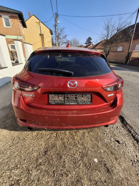 Mazda 3 bm csomagtr ajt lmpkkal