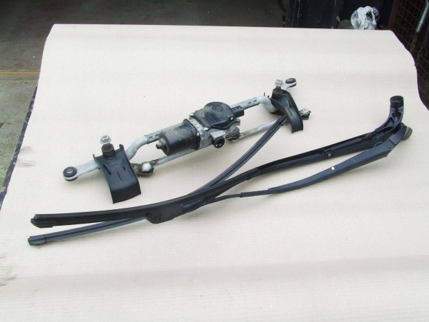 Mazda 3 bm első ablaktörlő motor szerkezet lapát egyben 2013-2018 ig