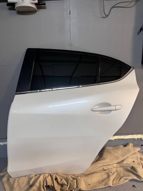 Mazda 3 bm h�ts� ajto