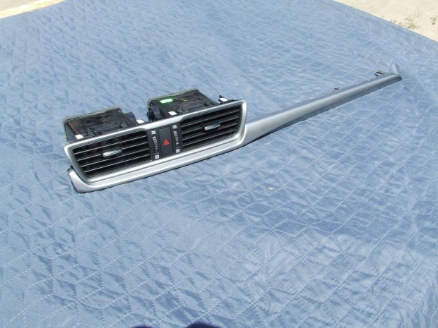 Mazda 3 bm szellőző disz panel 2013-2018 ig