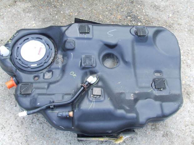 Mazda 3 bm zemanyag tank 2.0 benzin skyactiv