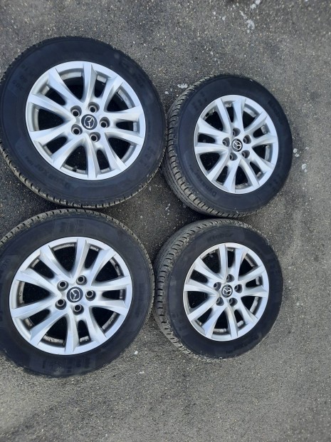 Mazda 3 gyári alufelni 90% nyári gumikkal
