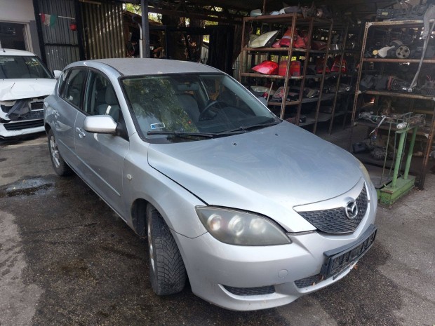 Mazda 3 karosszria elemei szrke