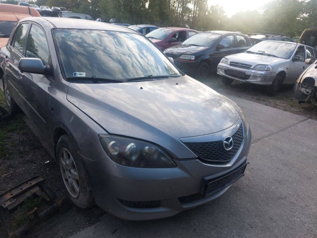 Mazda 3 karosszéria elemei szürke