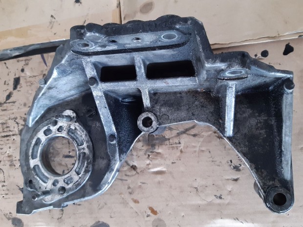 Mazda 5 05-10 Magasnyomású Szivattyú Tartó Konzol