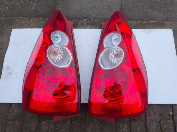 Mazda 5 gy�ri h�ts� l�mpa p�rban