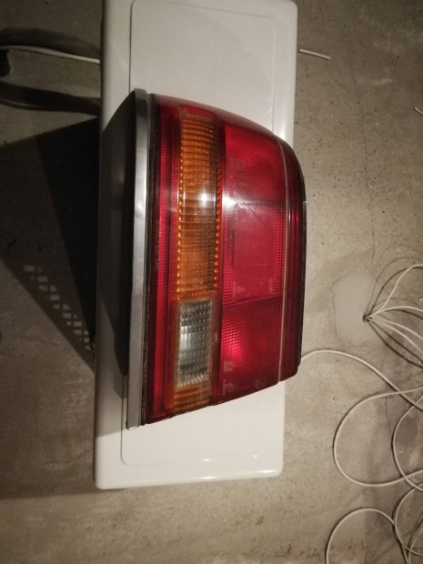 Mazda 626 gyári hátsó lámpa 80-90 évek