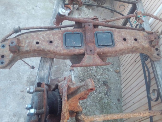 Mazda 626 jó állapotú hátsó híd bölcső