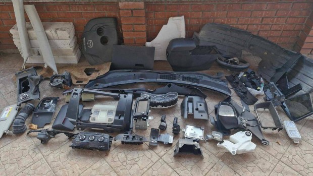 Mazda 6. 2014-es aut� bontott alkatr�szei �rak megbesz�l�s szerint