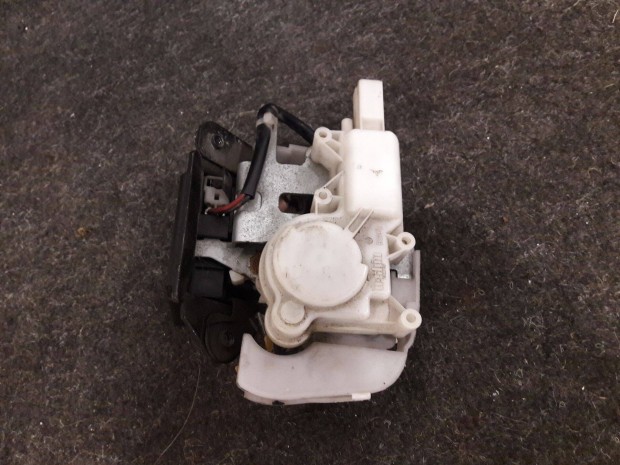 Mazda 6 gy�ri ajt� z�r szerkezet