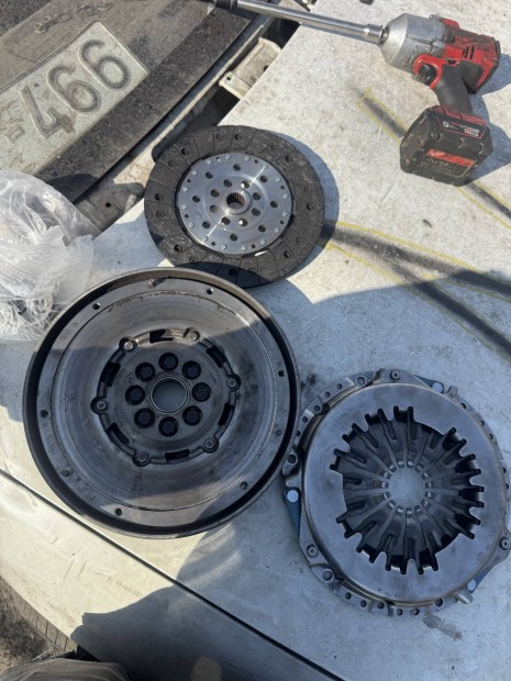 Mazda 6 kett�st�meg� kuplung szett