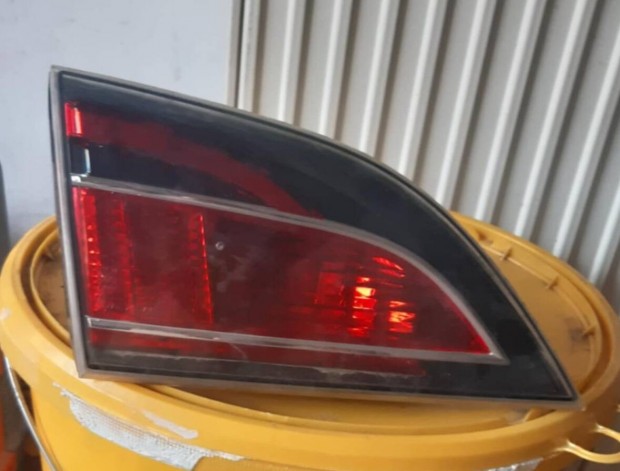 Mazda 6 kombi 2009 csomagtérajtó lámpa