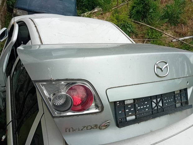 Mazda 6 sedan csomagtér ajtó