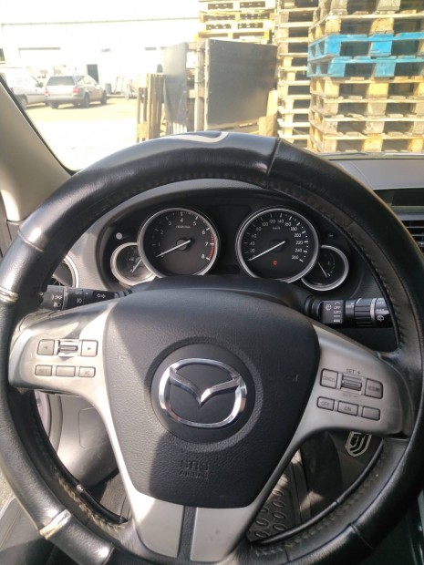 Mazda 6 sedan elad 