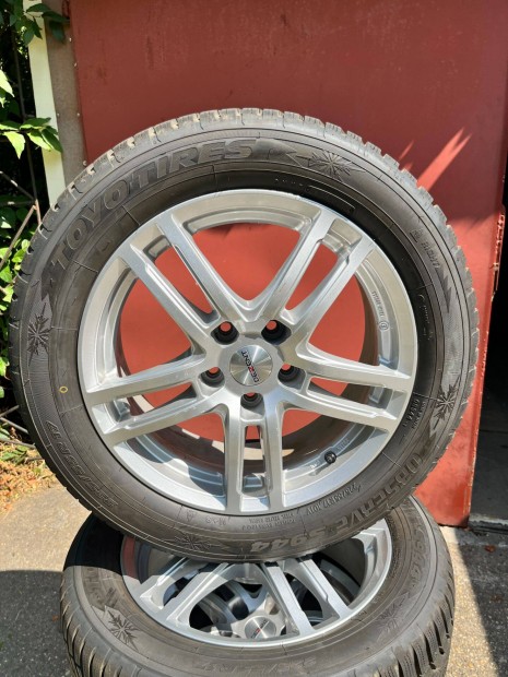 Mazda 6 tli kerk 225/55R17 Toyo gumival kerkszenzorral