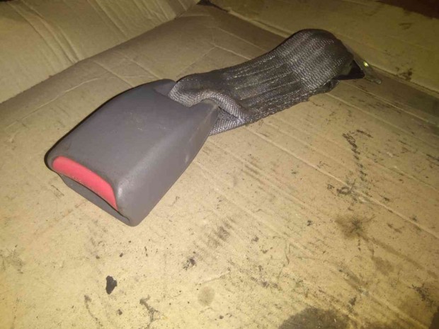 Mazda B2500 Hts Biztonsgi v Csatlakoz