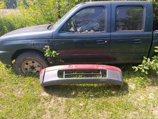 Mazda B2500 bontott lökhárító eladó.