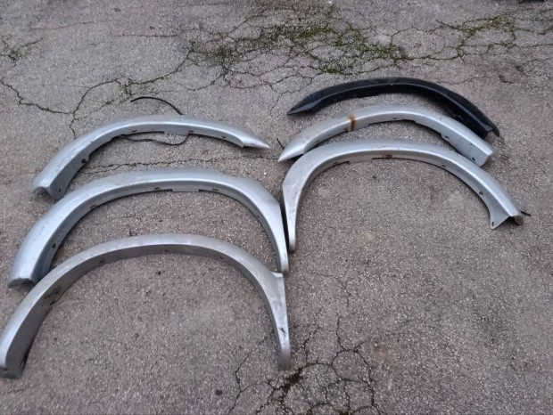 Mazda B2500 bontott s�rv�d� sz�les�t�s garnit�ra 