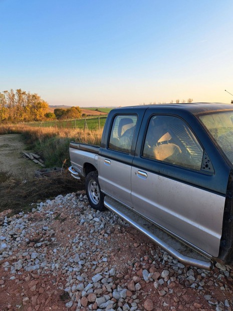 Mazda B2500 facelift bontott alkatrszek