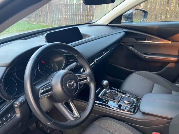 Mazda CX 30 v�rosi terepj�r�