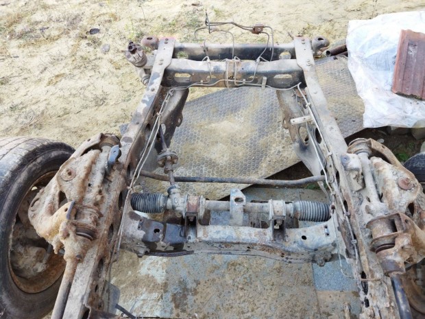 Mazda E2200 E 2200 platós kisteher első futómű kerekek stb