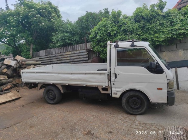 Mazda E2200 elad 