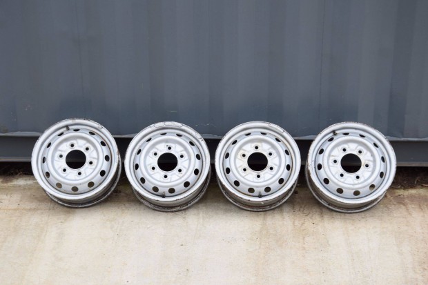 Mazda E2200 lemezfelni garnit�ra elad�. E 2200-at venn�k