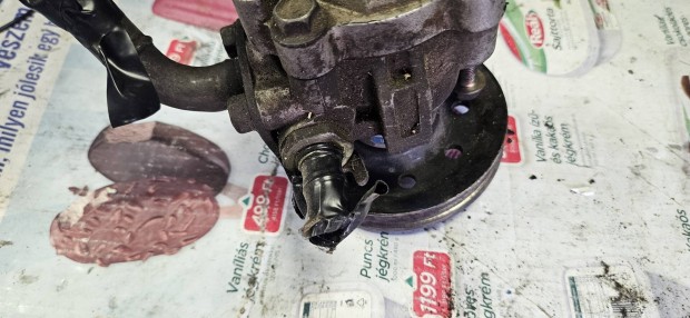Mazda E2200 szervó szivattyú