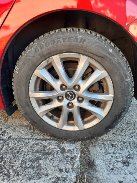 Mazda Gyári alufelni téli gumikkal