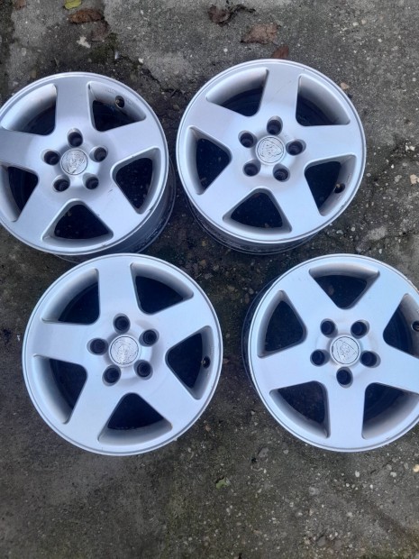 Mazda Kia Hyundai Toyota Mitsubishi Suzuki Nissan r15 5x114.3 felni  ?