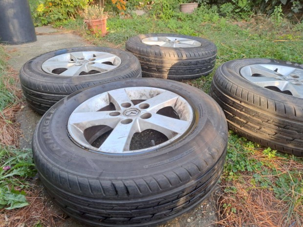 Mazda alufelni négyévszakos Triangle gumival, használt
