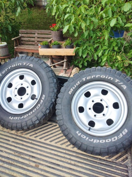 Mazda b2500 felni, gumi