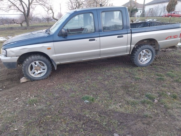 Mazda b2500 pickup,uj gumikkal elado