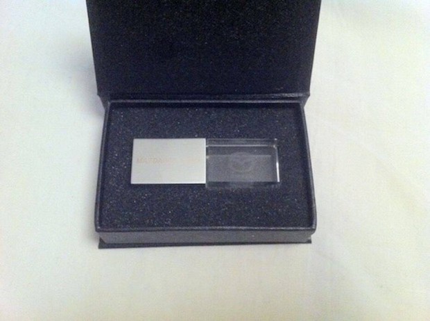 Mazda elegáns 2.0 USB pendrive, dobozban