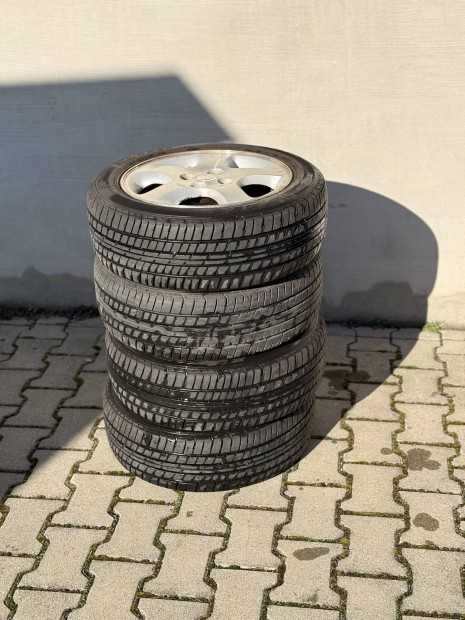Mazda felni ny�ri gumikkal 15"