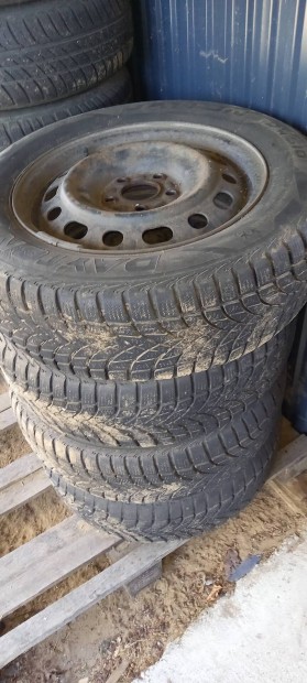Mazda gyári 16 colos lemezfelni gumikkal eladó