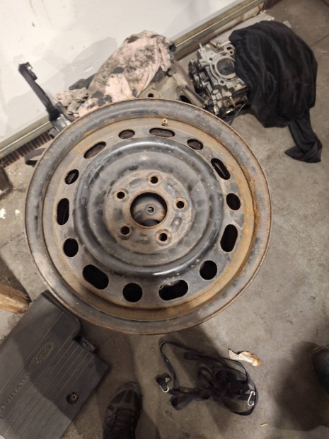 Mazda lemezfelni elad!