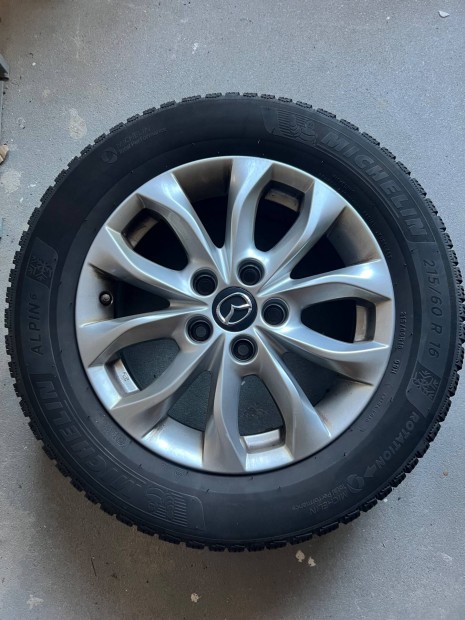 Mazda tligumi felnivel hasznlt j llapotban Michelin 215x60x16