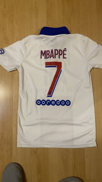 Mbappe mez elad