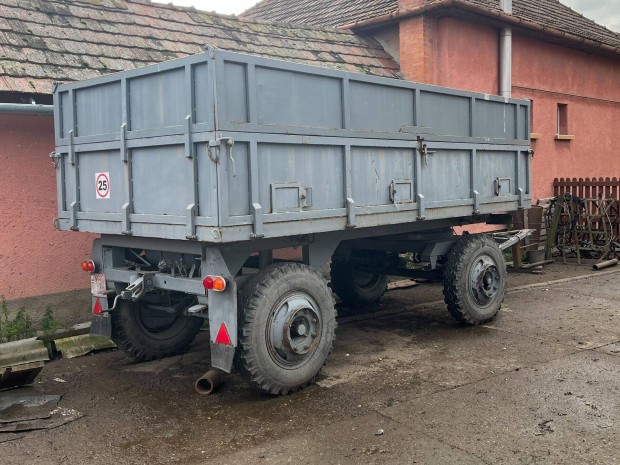 Mbp billen�s 6,5 tonn�s magas�t�val ell�tott p�tkocsi