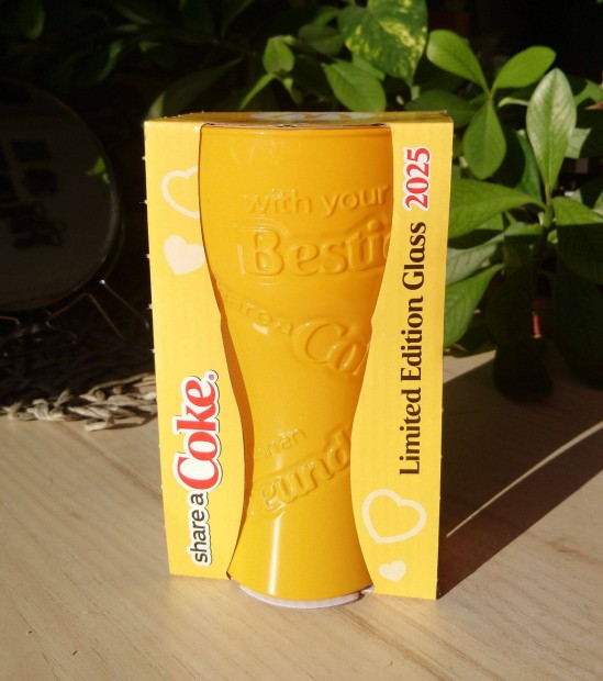 McDonalds pohár sárga 2025 Coca-Cola