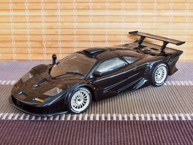 Mc Laren F1 GTR Long Tail (1997) modellautó 1:18